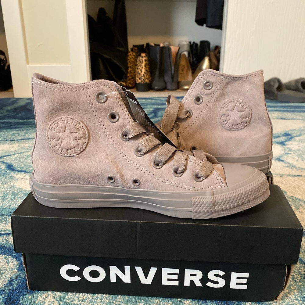 Converse- Unisex- Mercury Gray Suede (mauve)- Sz 6